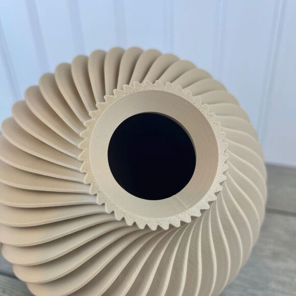 Unique Spiral Modern Flower Vase, The Kivan Vase, Plant Lover - Picture 4 of 8